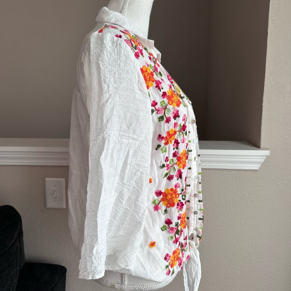 Embroidered Floral Blouse - Picture 8 of 12